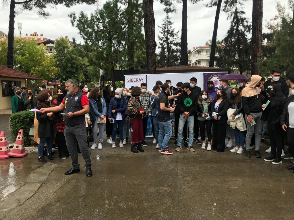Müjdat Gezen Tiyatrosu’na Marmaris’ten Davet