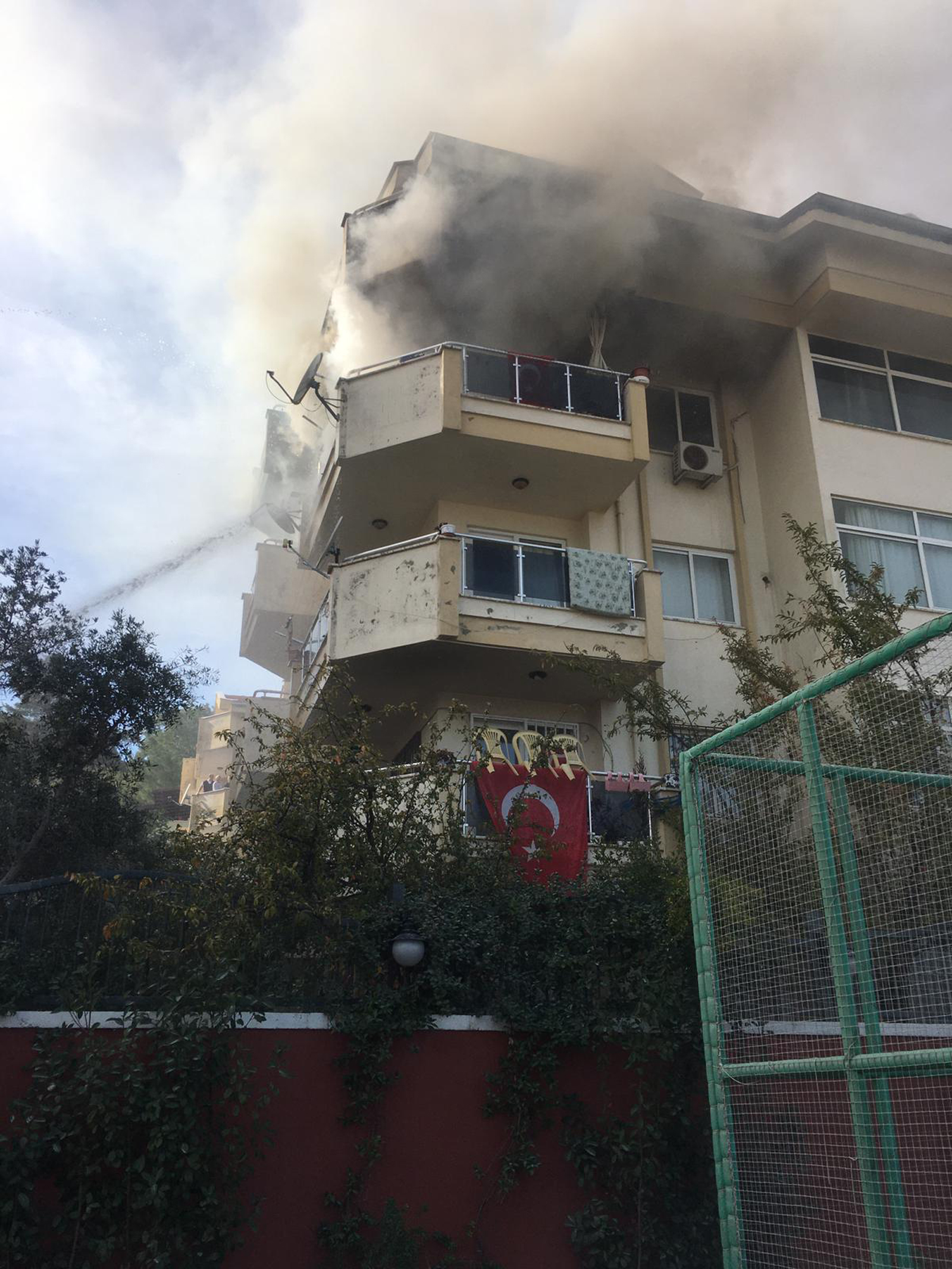 Akalın’dan eşine yıl dönümü mesajı