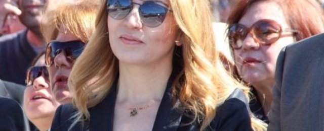 Aldı başını gitti!