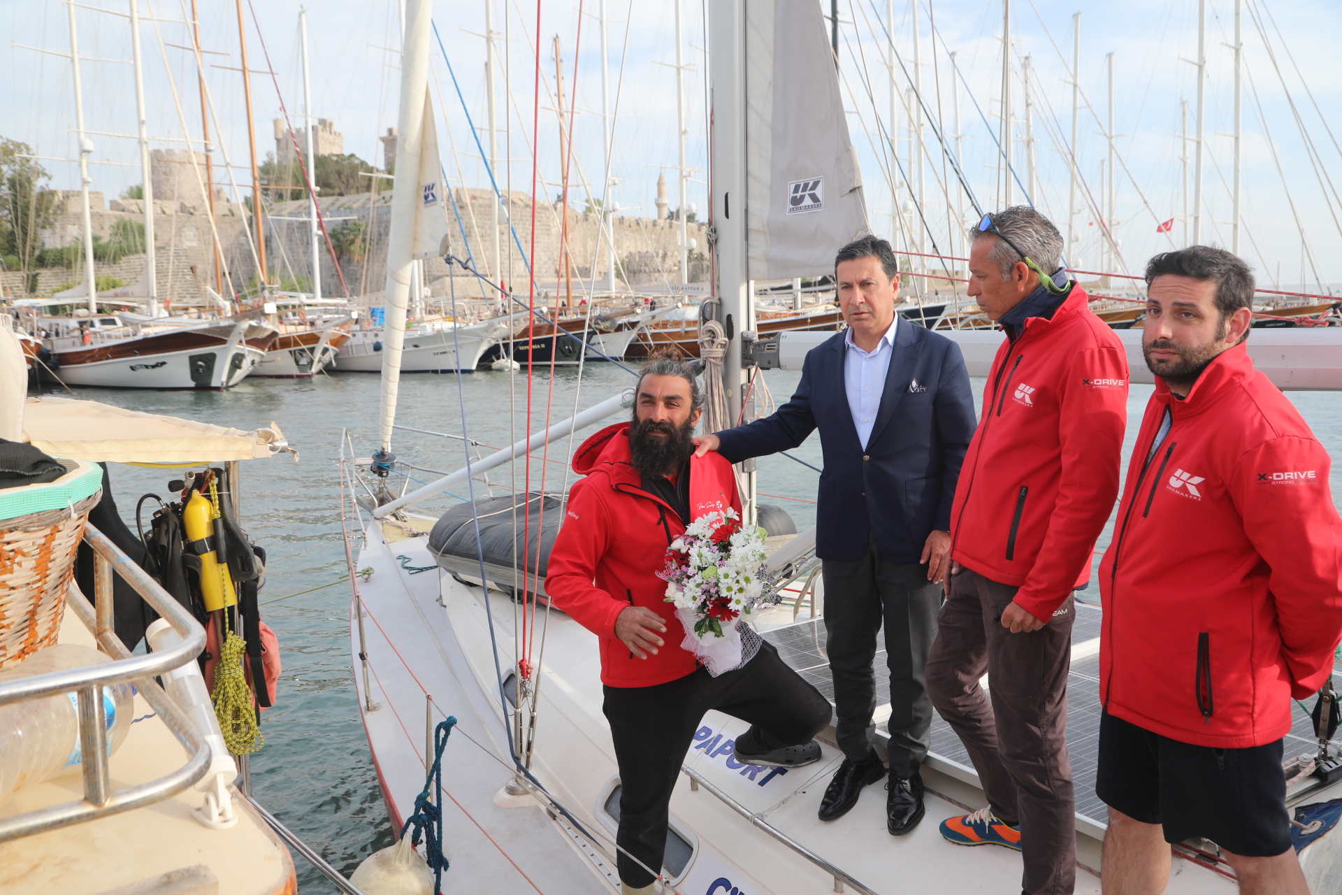 Ak Parti İlçe Başkanı ve Yönetim Kurulu Üyeleri Görevden Alındı