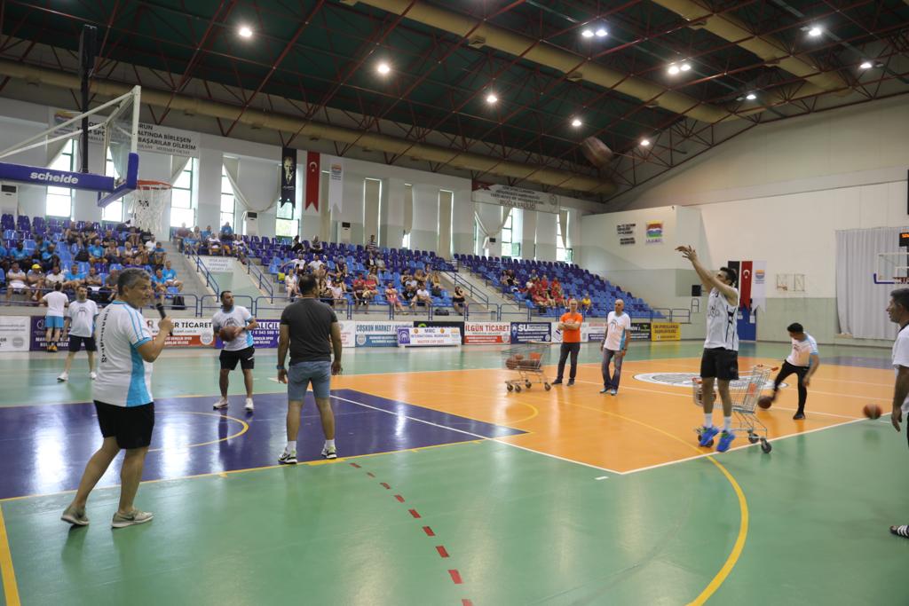 Yazıcı, Söğüt’te ünlü sanatçıyla seçim ofisini açtı