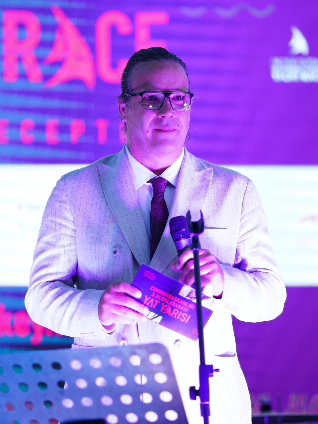 “BAŞKAN ADAYI YAZICI, “KARMA SANATLAR”SERGİ AÇILIŞINA KATILDI”